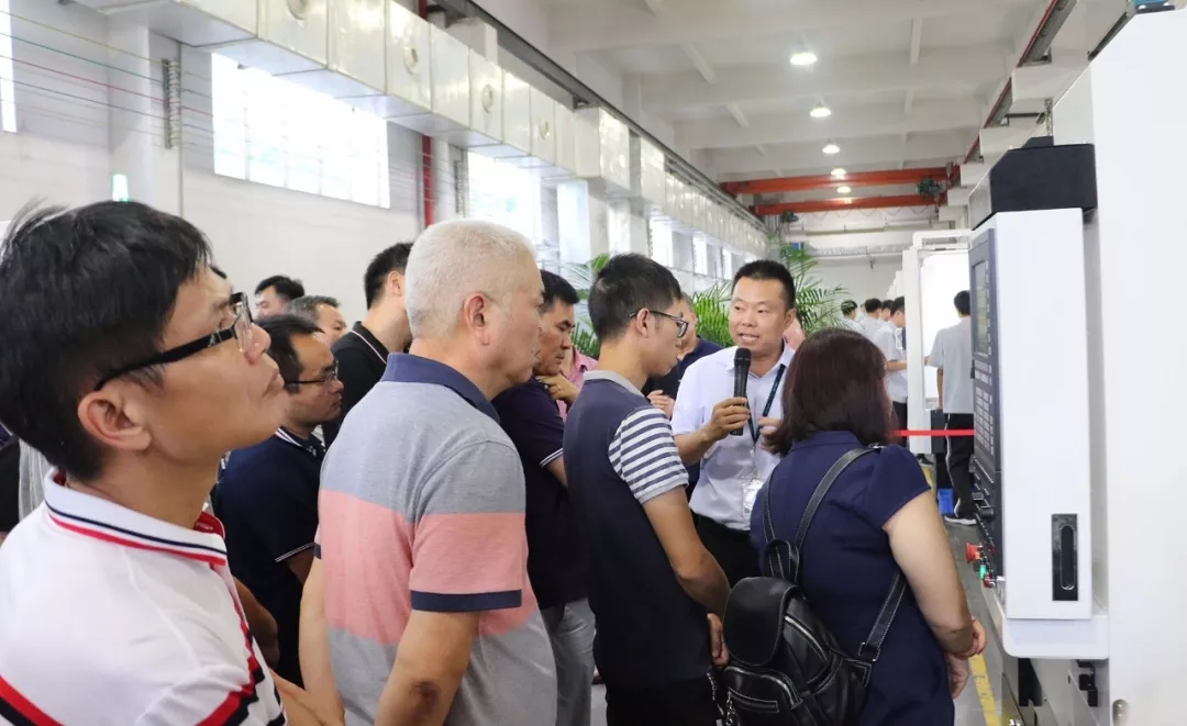 2廣東佳鐵精雕機(jī)雕銑機(jī)cnc加工中心 2廣東佳鐵精雕機(jī)雕銑機(jī)cnc加工中心