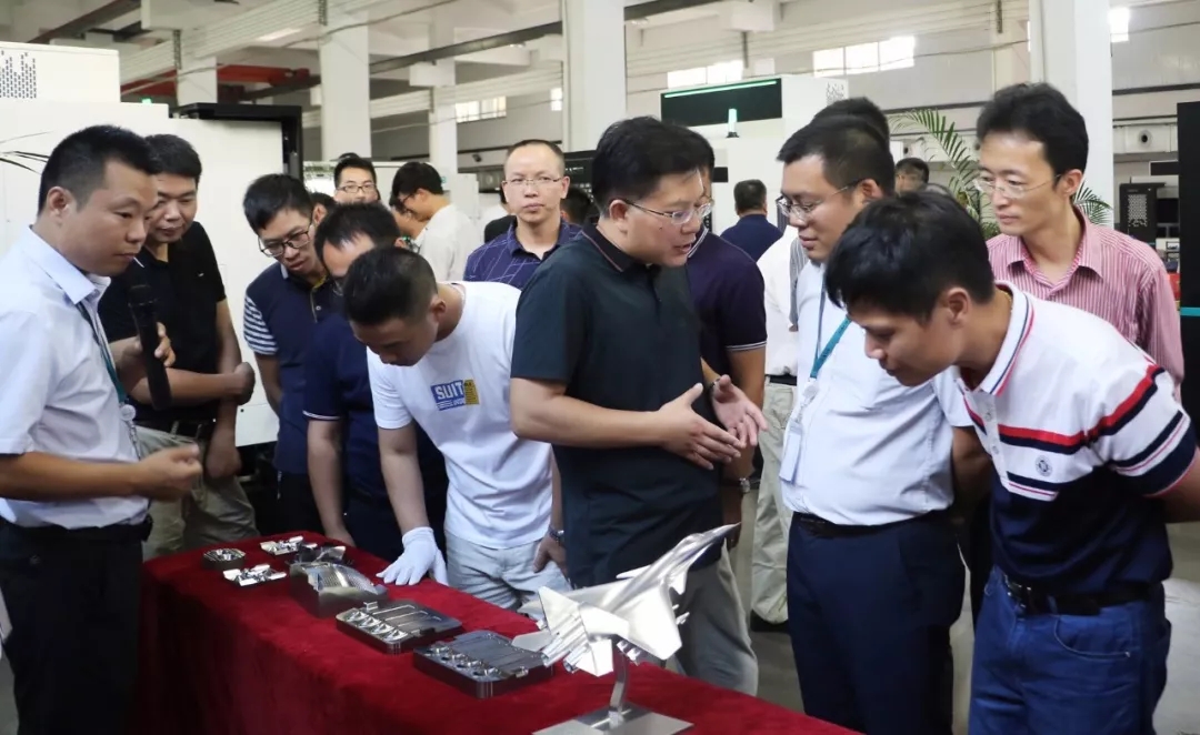 廣東佳鐵精雕機(jī)雕銑機(jī)cnc加工中心 廣東佳鐵精雕機(jī)雕銑機(jī)cnc加工中心