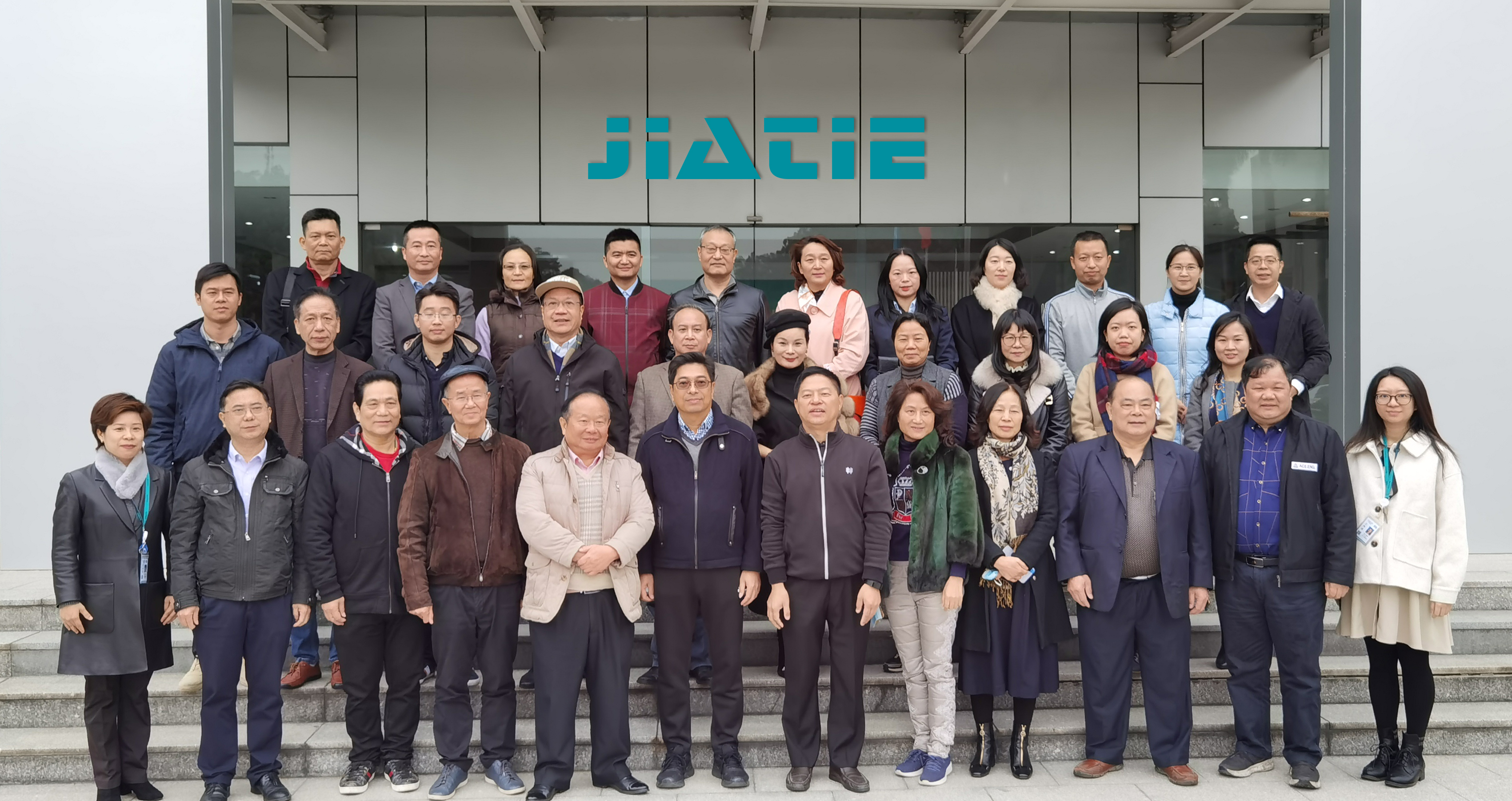 廣東佳鐵與商會(huì)合照.jpg 廣東佳鐵與商會(huì)合照.jpg